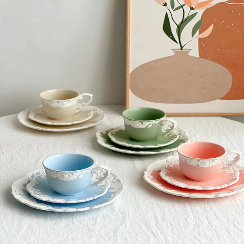 Retro Embossed Rose Ceramic Cup ສໍາລັບຂອງຂວັນງານລ້ຽງ
